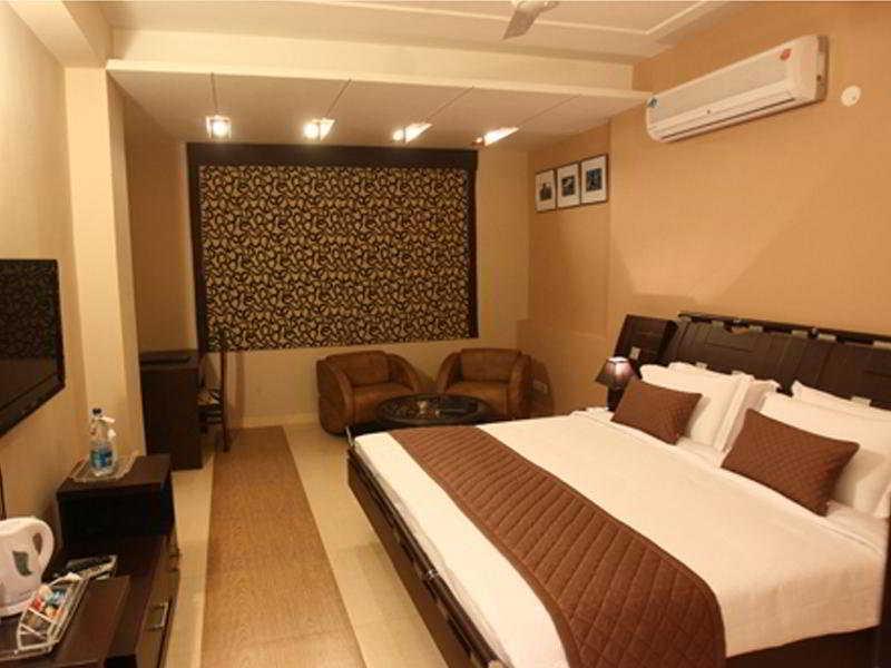 Emblem Hotel Sector 14 Gurgaon Zimmer foto