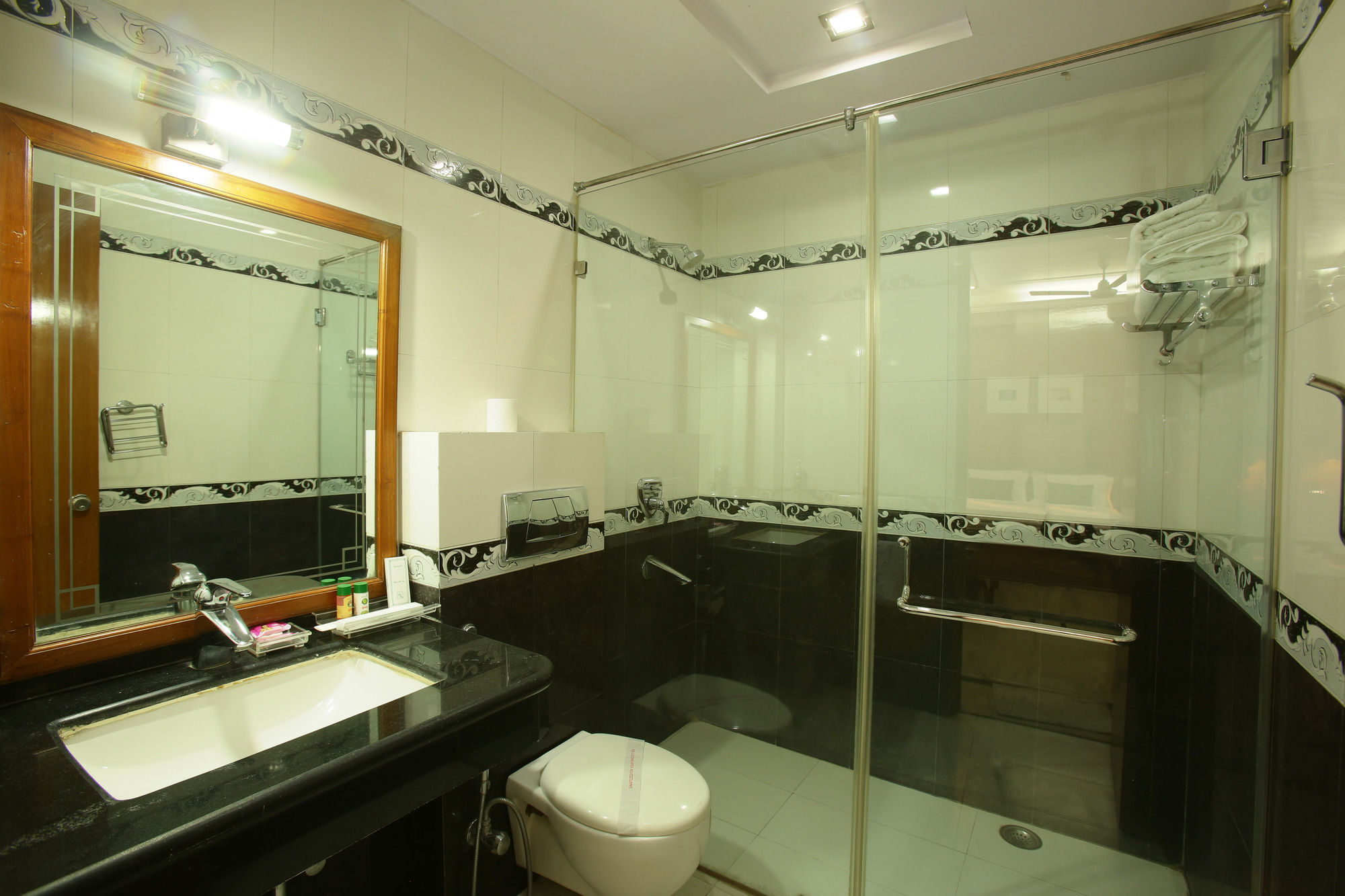Emblem Hotel Sector 14 Gurgaon Exterior foto